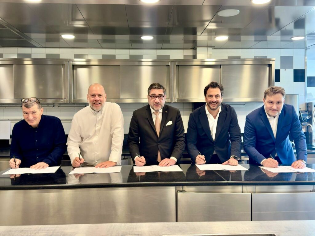 Signature de l’accord pour La Fabrique aux Étoiles à l’Assiette Champenoise à Reims