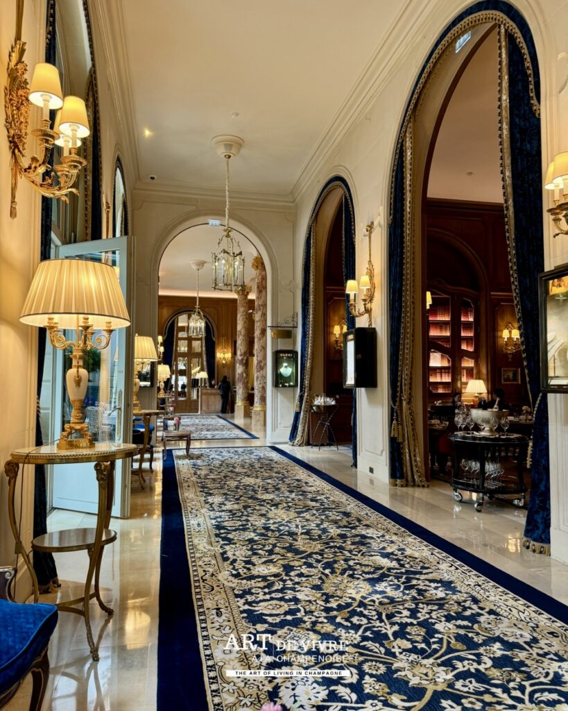 magnifique hall de l'hôtel Ritz Paris luxe experience