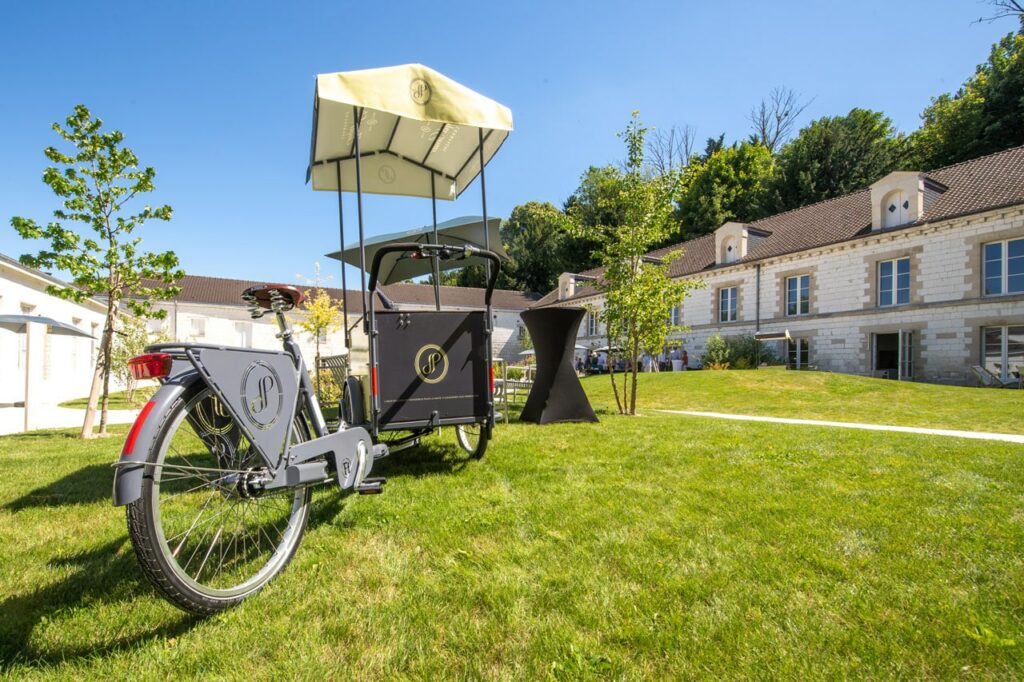 triporteur cour maison champagne joseph perrier chalons