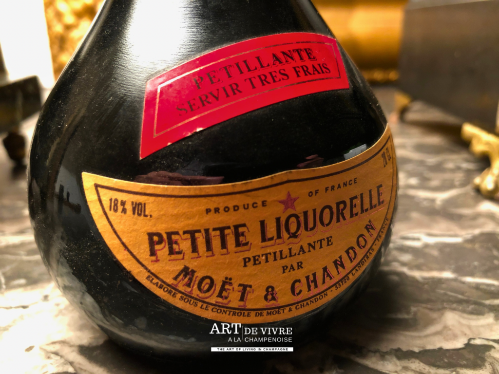 Bouteille de La Petite Liquorelle signée Moët & Chandon