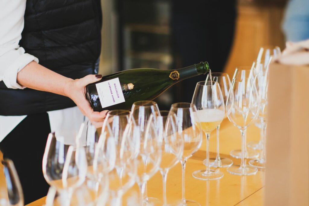 Comment les maisons de Champagne modernisent leur image sans renier leur histoire